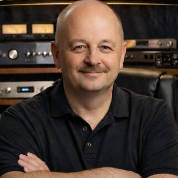Artur, founder and editor of Budget Audiophile